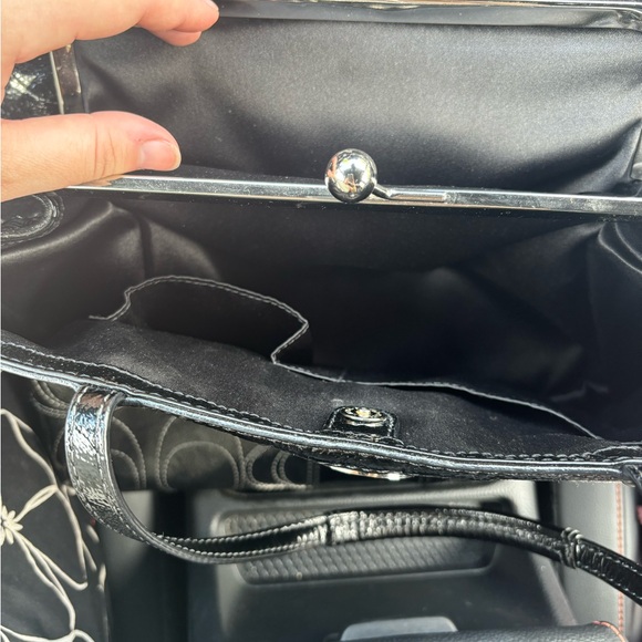 Coach F19215 Black Patent Leather Logo Kiss lock Carryall Purse Bag Stitched C - Picture 4 of 7